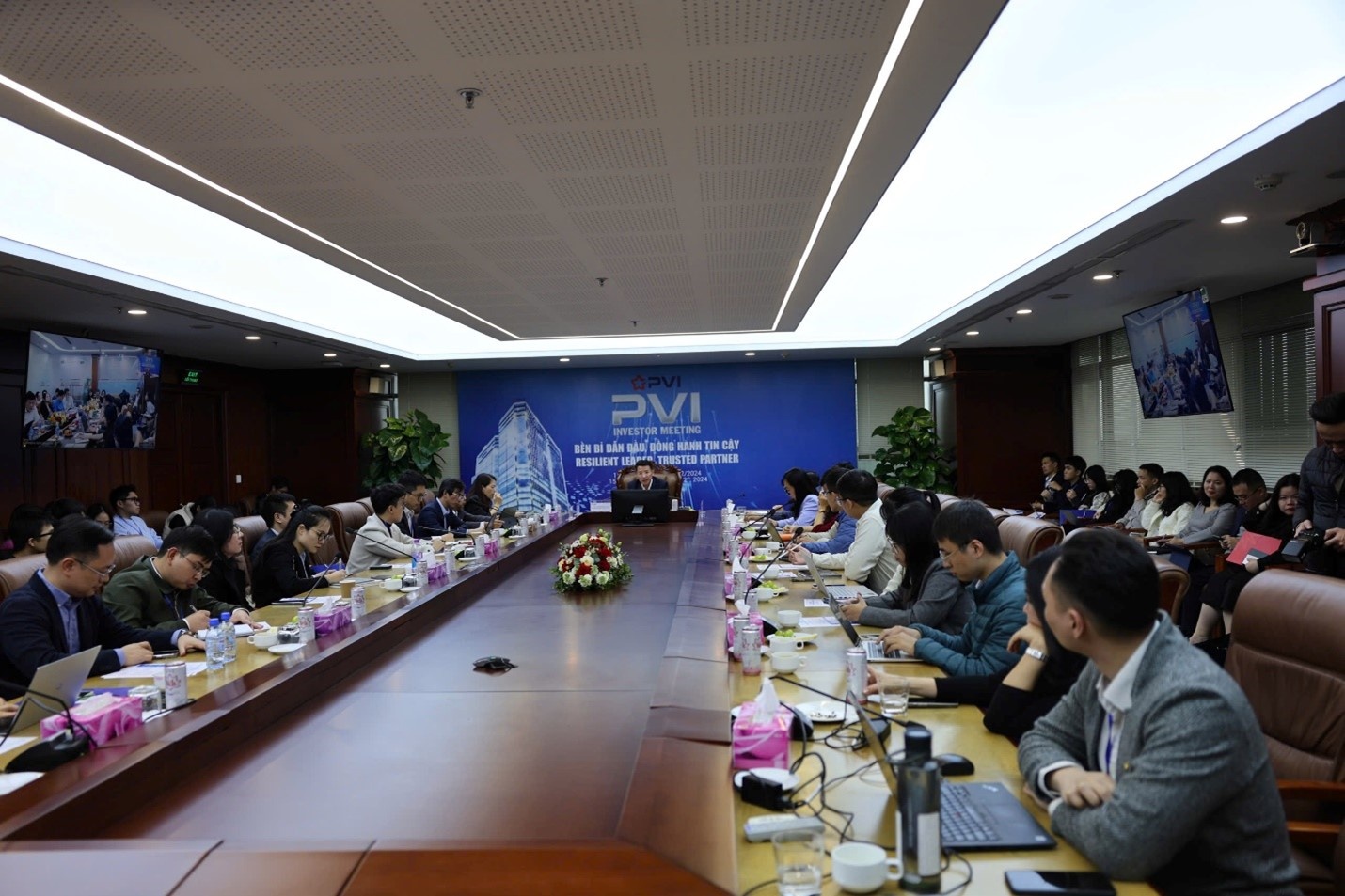 Hội nghị Nhà Đầu tư năm 2024 của PVI: Bền bỉ dẫn đầu, đồng hành tin cậy Hội nghị Nhà Đầu tư năm 2024 của PVI: Bền bỉ dẫn đầu, đồng hành tin cậy