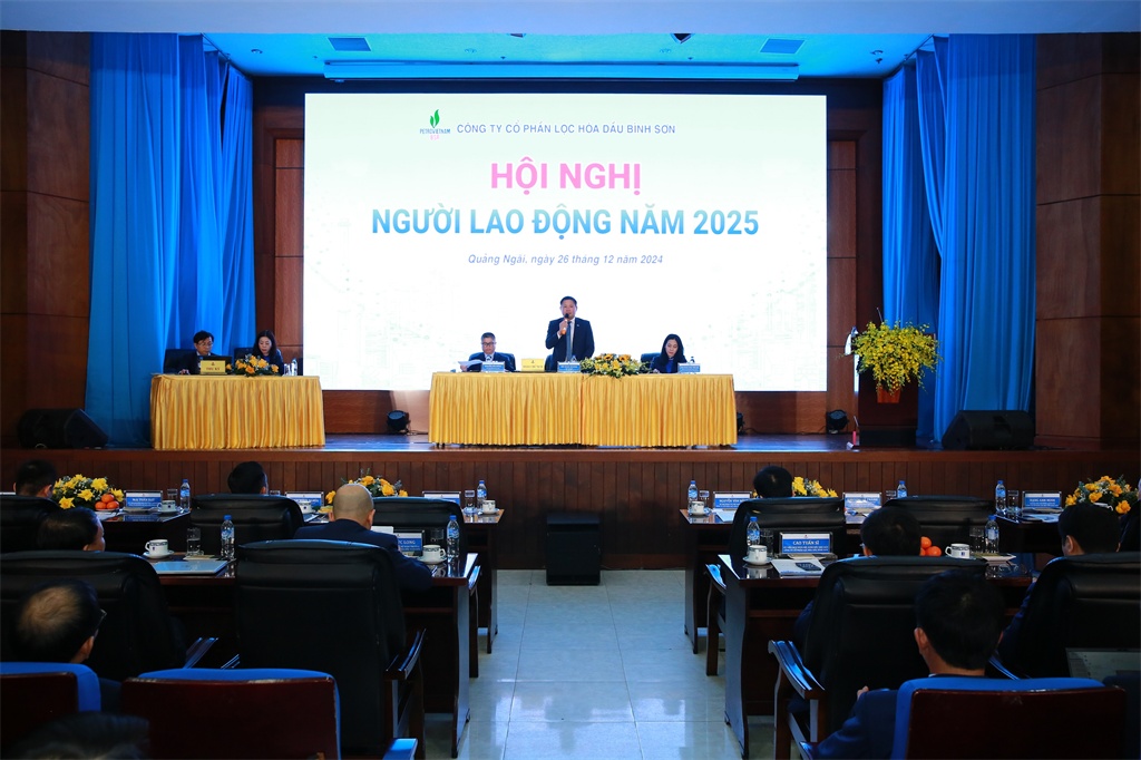 Đoàn Chủ tịch điều hành Hội nghị Người lao động: Ông Bùi Ngọc Dương - Phó Bí thư Đảng ủy, Tổng Giám đốc, đại diện Người sử dụng lao động BSR; ông Nguyễn Tấn Dũng - Chủ tịch CĐCS; bà Trương Thị Thu Hà - Phó Chủ tịch CĐCS.