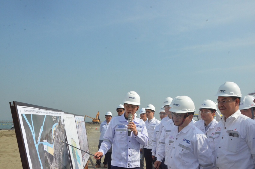 Chùm ảnh: Thứ trưởng Bộ Công Thương Trương Thanh Hoài tham quan Trung tâm công nghiệp năng lượng và hậu cần kỹ thuật PTSC/Petrovietnam Thứ trưởng Bộ Công Thương Trương Thanh Hoài thăm khu chế tạo chân đế điện gió ngoài khơi PTSC