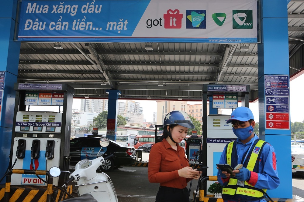 PVOIL tiên phong trong ứng dụng thanh toán mua xăng dầu không dùng tiền mặt