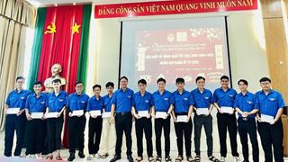 PV College tổ chức trao quà Tết cho học sinh, sinh viên nhân dịp Xuân Ất Tỵ 2025