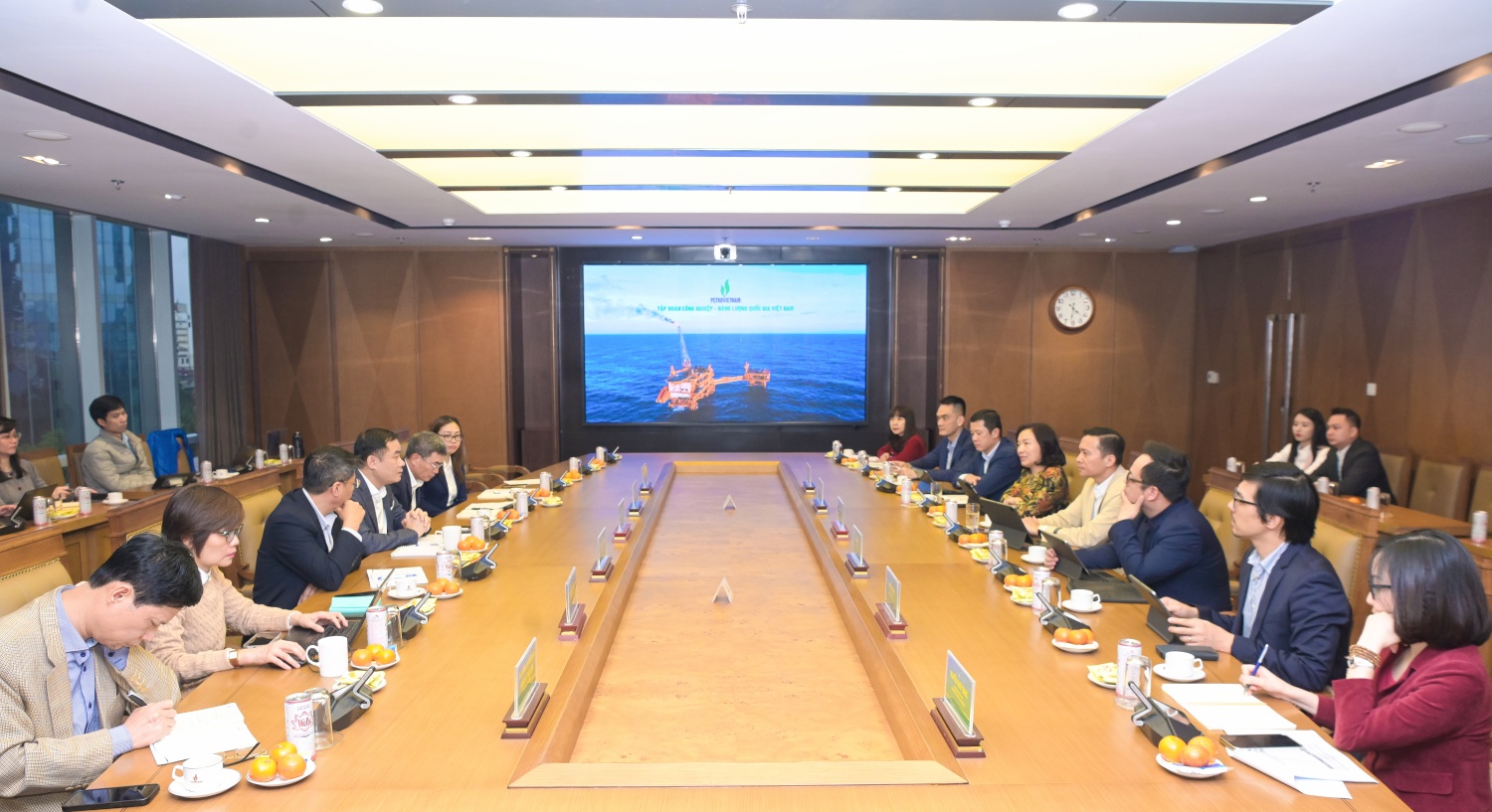 Đẩy mạnh hợp tác giữa Petrovietnam và MBBank