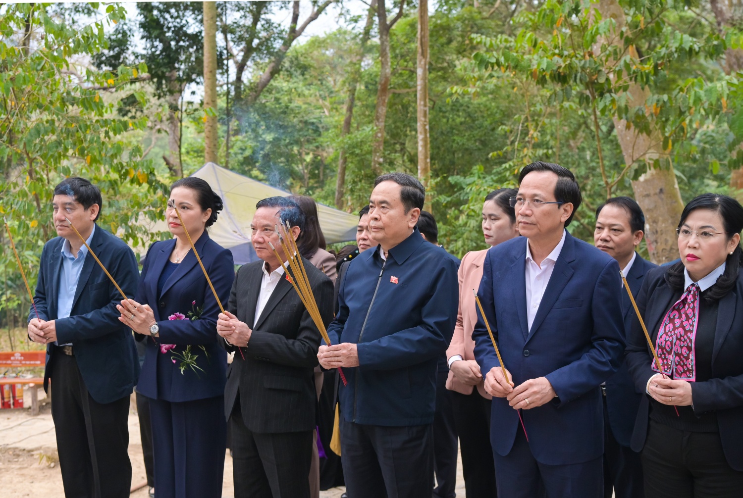 Chủ tịch Quốc hội Trần Thanh Mẫn và đoàn công tác dâng hương tại Lán Nà Nưa, thuộc Khu di tích Quốc gia đặc biệt Tân Trào Chủ tịch Quốc hội Trần Thanh Mẫn và đoàn công tác dâng hương tại Lán Nà Nưa, thuộc Khu di tích Quốc gia đặc biệt Tân Trào