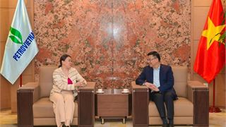 Petrovietnam Chairman Le Manh Hung Welcomes Enterprise Singapore Leadership