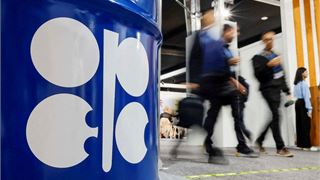 Quyết định tăng sản lượng của OPEC+ có tác động gì đến thị trường dầu mỏ toàn cầu?