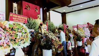 PQPOC dâng hương Chủ tịch Hồ Chí Minh nhân dịp kỷ niệm 135 năm ngày sinh nhật Bác