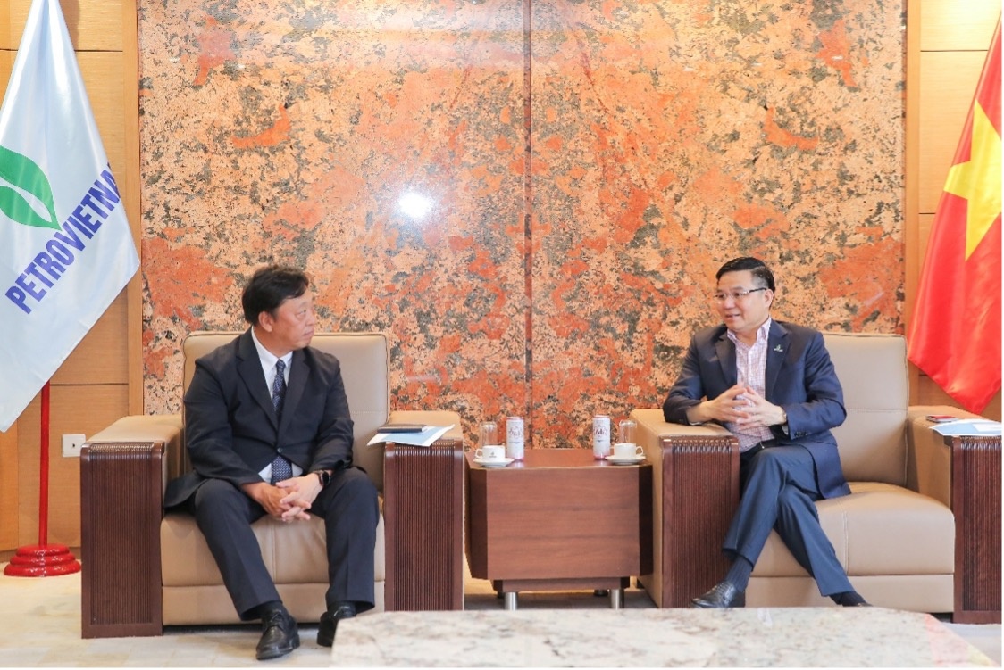Petrovietnam và Sumitomo nghiên cứu hợp tác phát triển chuỗi cung ứng cho các dự án điện gió ngoài khơi”