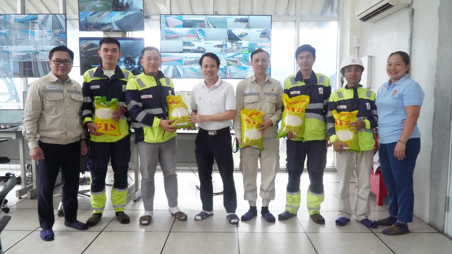 NMNĐ Thái Bình 2 thiết thực chăm lo đời sống, nâng cao ý thức an toàn cho người lao động”