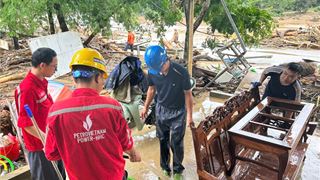 Công ty CP Thuỷ điện Hủa Na chung tay cùng bà con vùng lũ Lượng Minh