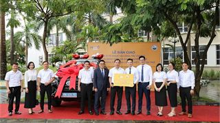 PVcomBank trao tặng xe ô tô phục vụ công tác cho Bệnh viện Đa khoa huyện Ba Vì