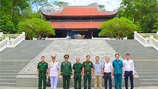 Hội CCB Petrovietnam dâng hương tại Khu di tích K9-Đá Chông và trao quà cho nạn nhân chất độc da cam