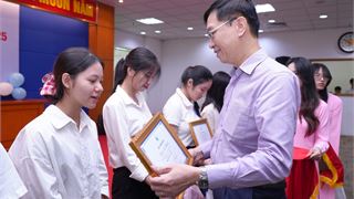 Petrovietnam sát cánh cùng sinh viên nghèo "thắp sáng ước mơ"