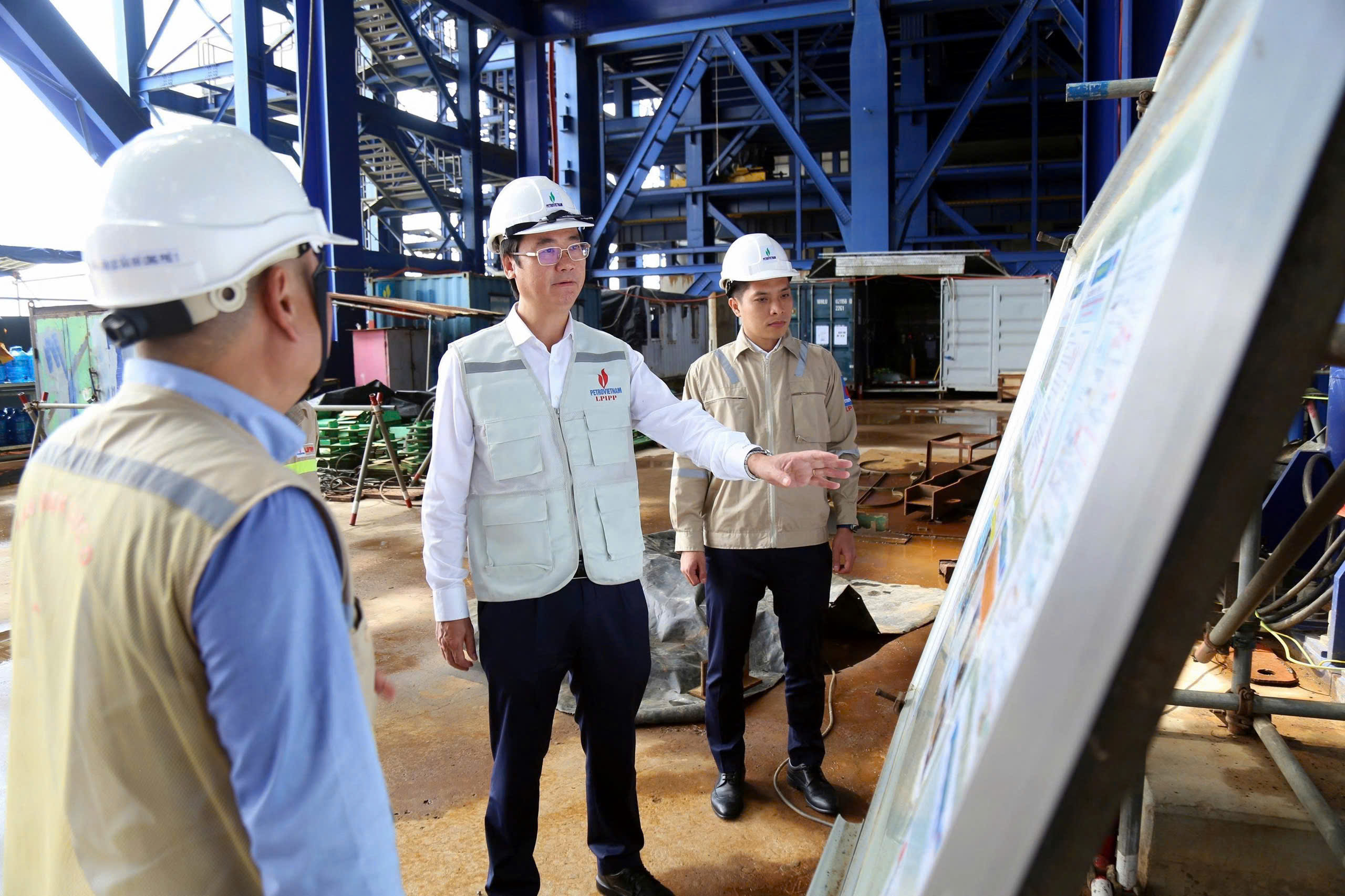 Công đoàn Petrovietnam triển khai phát động thi đua với 8 mốc tiến độ, quyết tâm hoàn thành Dự án NMNĐ Long Phú 1”