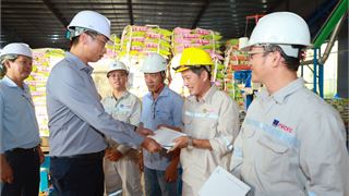 Nghĩa tình Petrovietnam: Sẻ chia khó khăn với NLĐ bị ảnh hưởng do bão số 13 tại Gia Lai