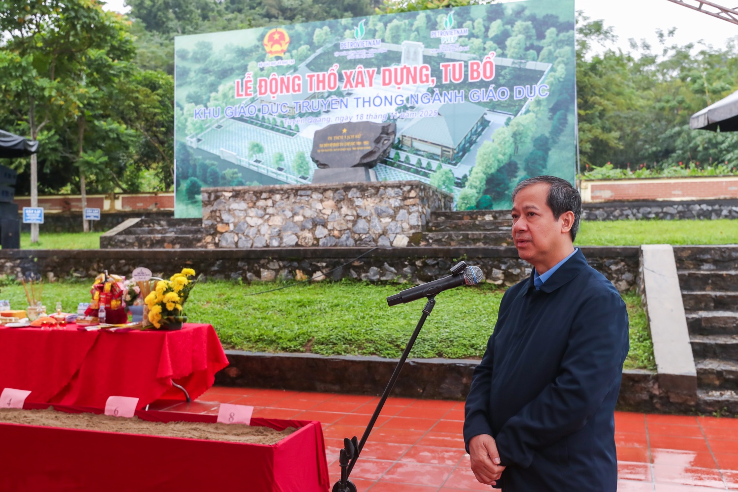 Đồng chí Nguyễn Kim Sơn - Ủy viên Trung ương Đảng, Bộ trưởng Bộ Giáo dục và Đào tạo khẳng định việc hình thành Khu giáo dục truyền thống ngành Giáo dục không chỉ nhằm bảo tồn di tích, mà còn hướng đến tạo dựng không gian giáo dục văn hoá sống động cho thế hệ trẻ.