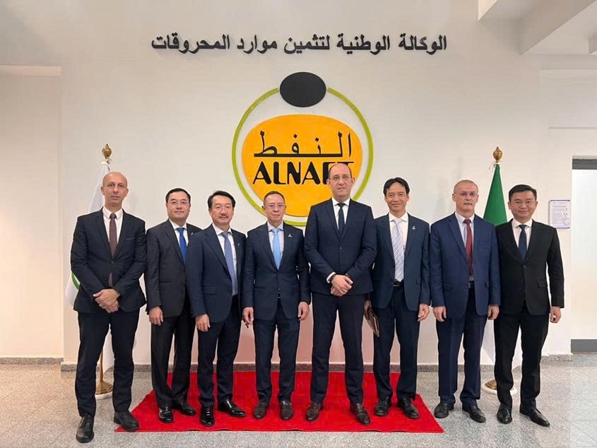 Petrovietnam làm việc với Cục Quản lý thẩm định và tối ưu tài nguyên Dầu khí Algeria