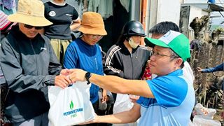 Người lao động PMS trao 100 phần quà hỗ trợ đồng bào vùng lũ