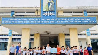 Tuổi trẻ Vietsovpetro hướng về vùng lũ Gia Lai với chương trình “Tiếp bước đến trường”