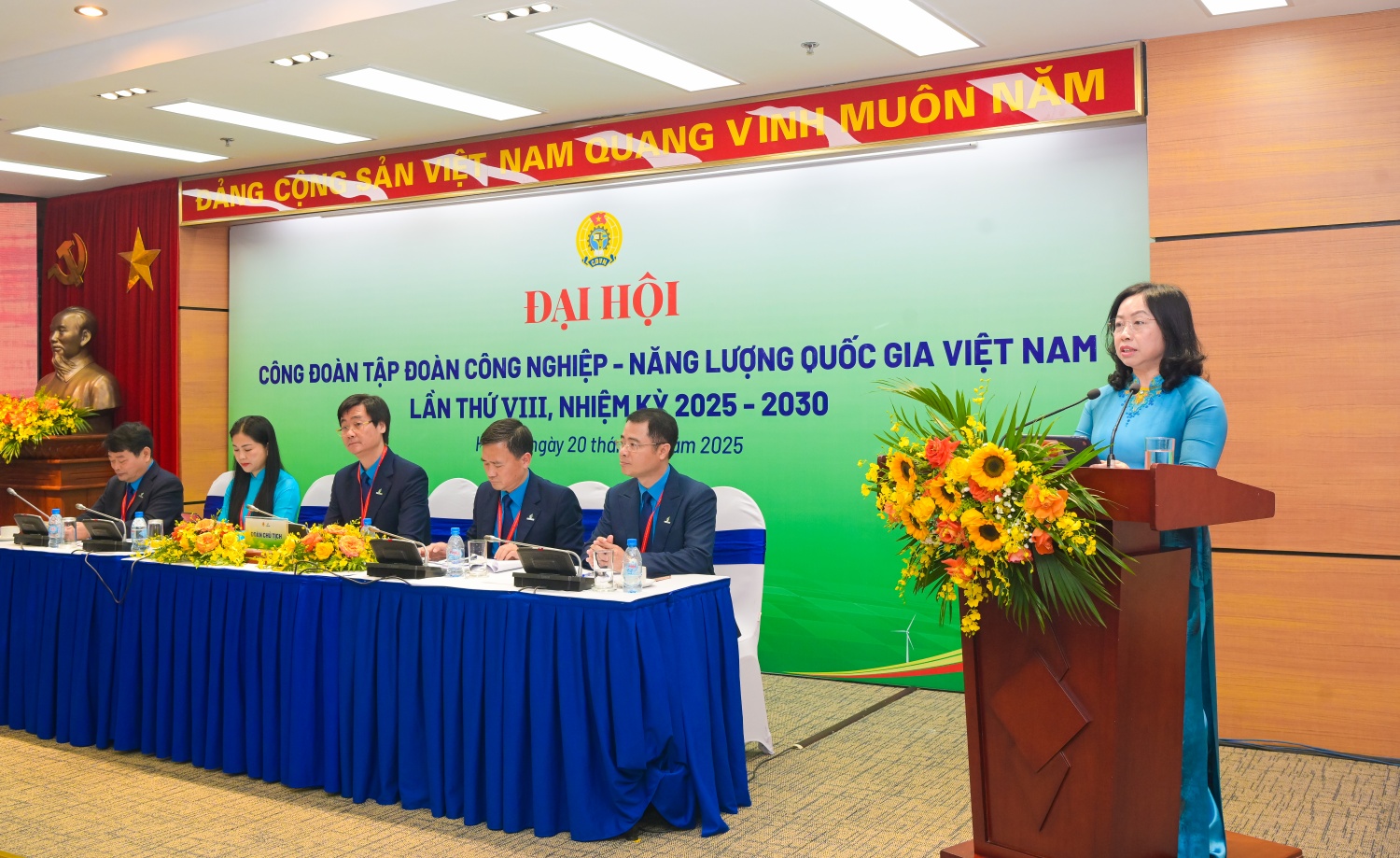 Đồng chí Thái Thu Xương - Phó Chủ tịch Thường trực Tổng Liên đoàn Lao động Việt Nam phát biểu tại Đại hội