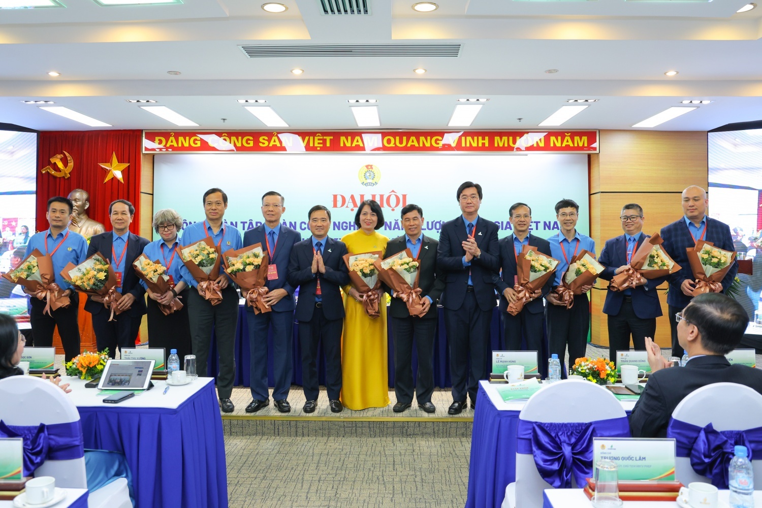 Lãnh đạo Công đoàn Petrovietnam tri ân các đồng chí trong BCH Công đoàn khóa VII không tham gia Ban Chấp hành nhiệm kỳ 2025-2030