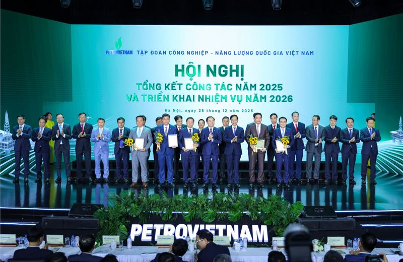 Petrovietnam vinh danh các tập thể có thành tích xuất sắc năm 2025