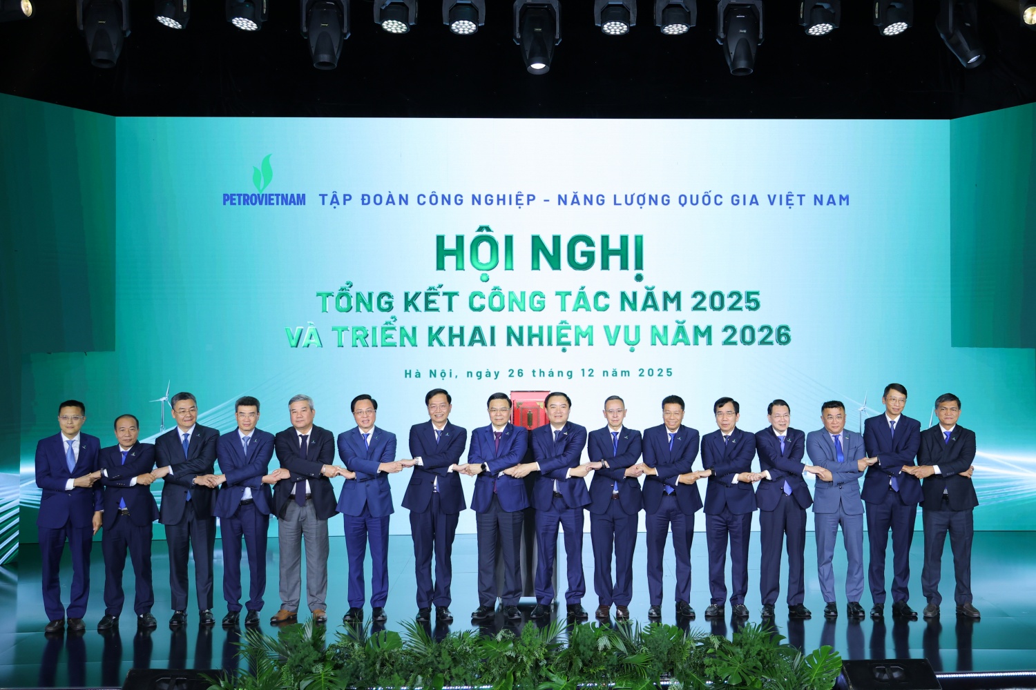 Tập thể Ban lãnh đạo Petrovietnam tri ân và chúc mừng đồng chí Lê Mạnh Hùng