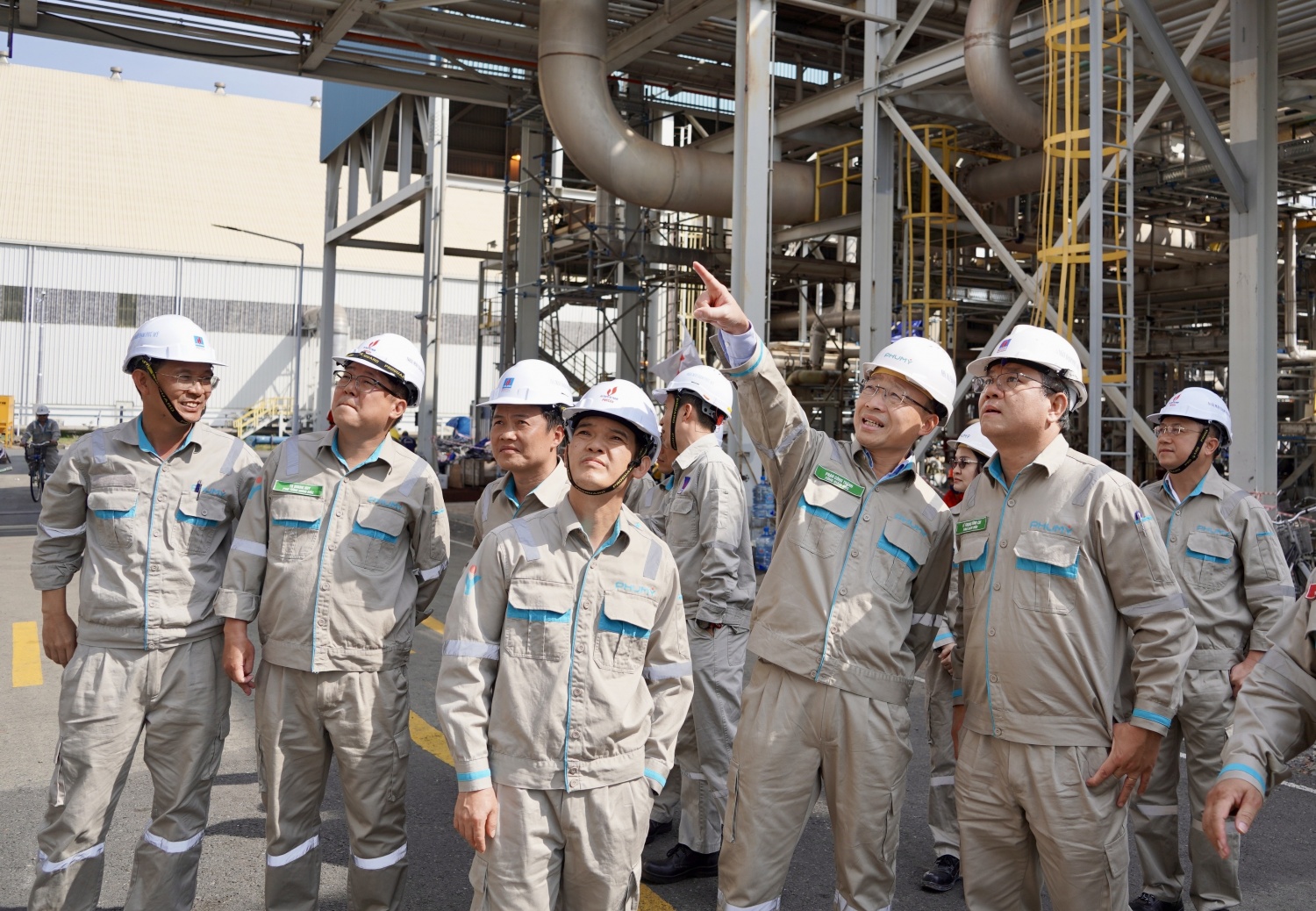 Trong ngày nghỉ Tết Dương lịch 2026 - tuần thứ 2 của kỳ BDTT, ông Phan Công Thành - Tổng Giám đốc Tổng công ty đã có mặt tại công trường để kiểm tra công tác bảo dưỡng và động viên người lao động.