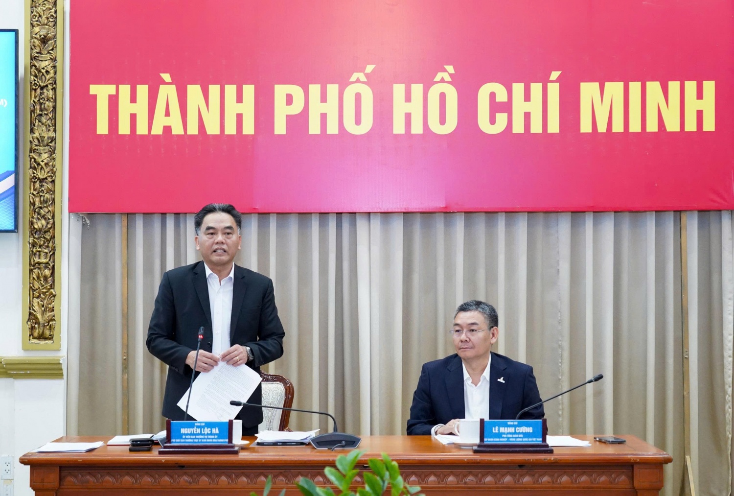 Ông Nguyễn Lộc Hà – Phó Chủ tịch Thường trực UBND TP Hồ Chí Minh và ông Lê Mạnh Cường – Phó Tổng Giám đốc Petrovietnam chủ trì buổi làm việc