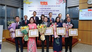 Petrovietnam gặp mặt kỷ niệm 96 năm Ngày thành lập Đảng Cộng sản Việt Nam, trao Huy hiệu 30 năm tuổi Đảng