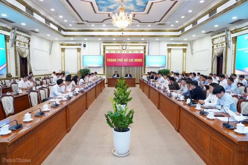 Petrovietnam và UBND TP HCM đã có buổi làm việc nhằm thống nhất các nội dung của thỏa thuận hợp tác giữa hai bên, đồng thời rà soát tình hình phối hợp tháo gỡ những khó khăn, vướng mắc, cũng như triển khai các hoạt động an sinh xã hội trên địa bàn thành phố.