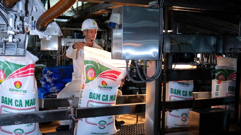 Dây chuyền đóng bao tại Nhà máy Đạm Cà Mau
