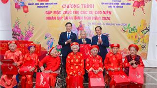 Phó Thủ tướng Bùi Thanh Sơn chúc Tết các cụ cao niên phường Tây Mỗ (Hà Nội)