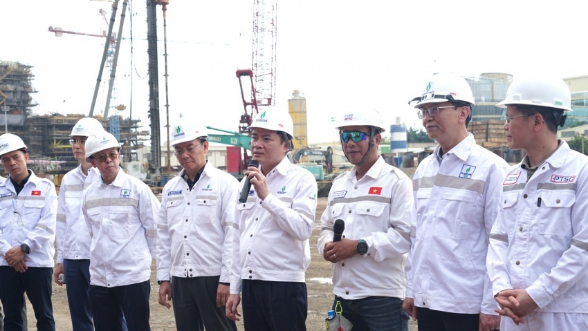 Đồng chí Lê Ngọc Sơn - Bí thư Đảng ủy, Chủ tịch HĐTV Petrovietnam thăm, làm việc và động viên người lao động trên công trường Dự án Lô B