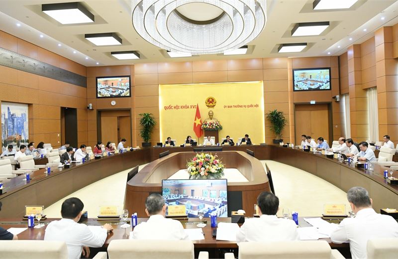 Trình Quốc hội quyết định mức thuế xăng dầu trong bối cảnh giá năng lượng biến động