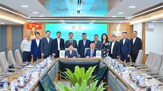 PVOIL hợp tác với V-Green triển khai hơn 3.000 tủ đổi pin xe máy điện trên toàn quốc