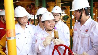 Đoàn công tác Tổng LĐLĐ Việt Nam thăm, động viên NLĐ Petrovietnam trên các công trình ngoài khơi