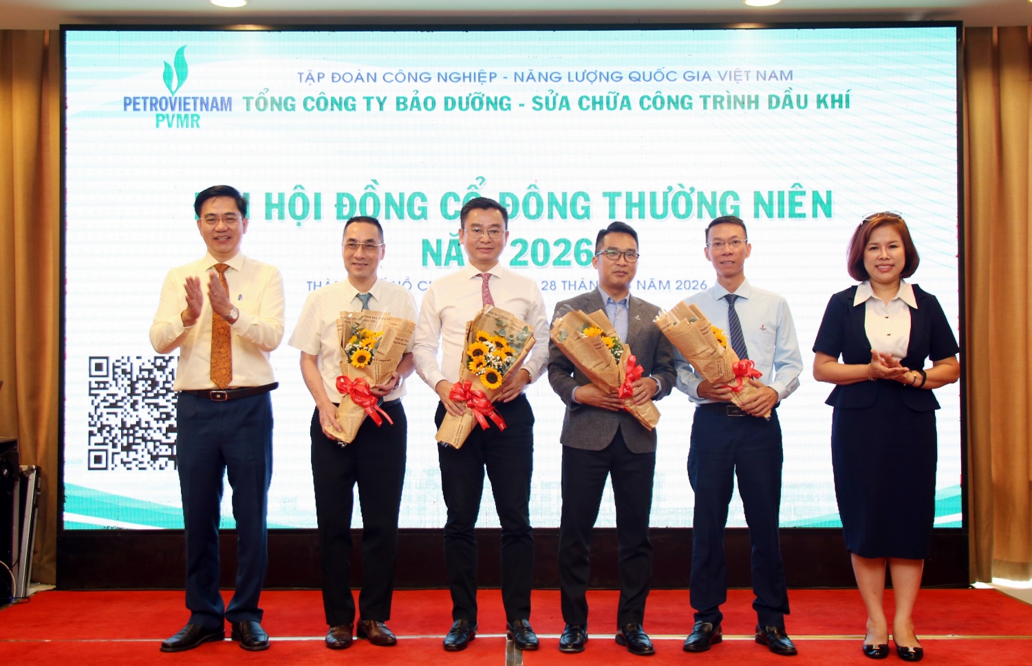 Các thành viên ban lãnh đạo, điều hành, ban kiểm soát nhiệm kỳ mới của PVMR ra mắt Đại hội