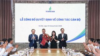 Petrovietnam công bố và trao quyết định Phó Bí thư Đảng ủy và Phó Tổng Giám đốc Tập đoàn
