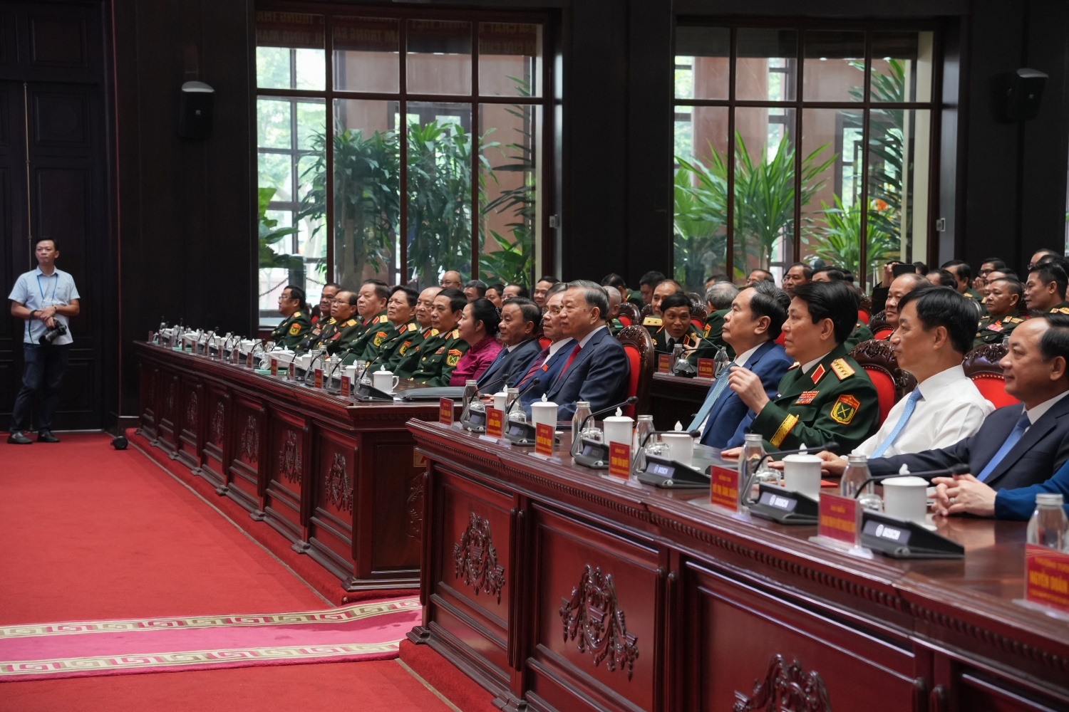 Các đồng chí lãnh đạo Đảng, Nhà nước và các đại biểu tham dự Đại hội