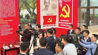 Trung thành để thắp sáng ngọn đèn sự thật