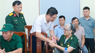 Petrovietnam thăm và tặng quà các thương, bệnh binh tại Hưng Yên, Ninh Bình