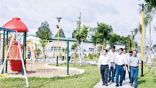 Mái nhà chung giữa vùng cực Nam