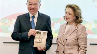 “Cái nắm tay” đi qua 67 năm