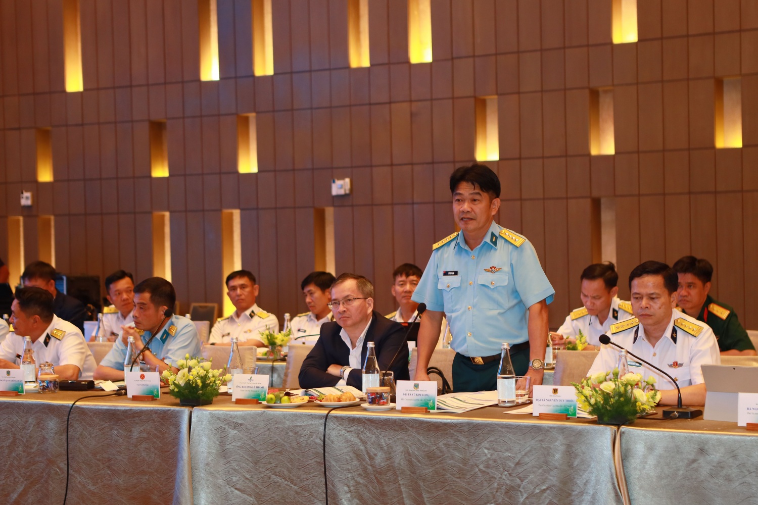 Đại tá Vũ Kim Long - Phó Chủ nhiệm Cục Hậu cần - Kỹ thuật đánh giá cao nhiên liệu Jet A-1K do BSR sản xuất, đáp ứng các tiêu chuẩn hàng đầu về nhiên liệu đặc chủng quốc phòng.