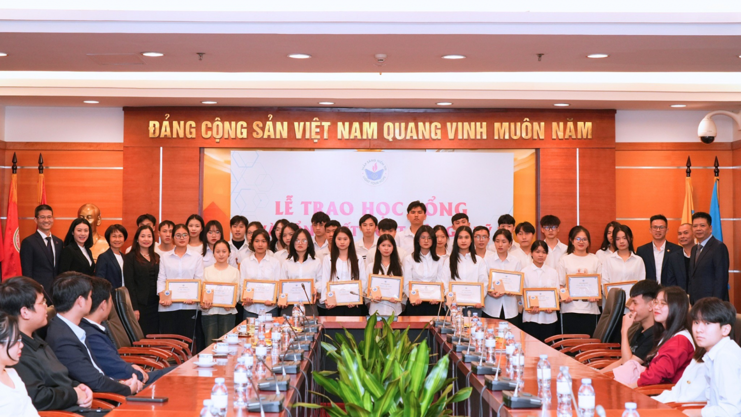 Quỹ Thắp Sáng Niềm Tin trao học bổng năm 2024 tại khu vực phía Bắc.