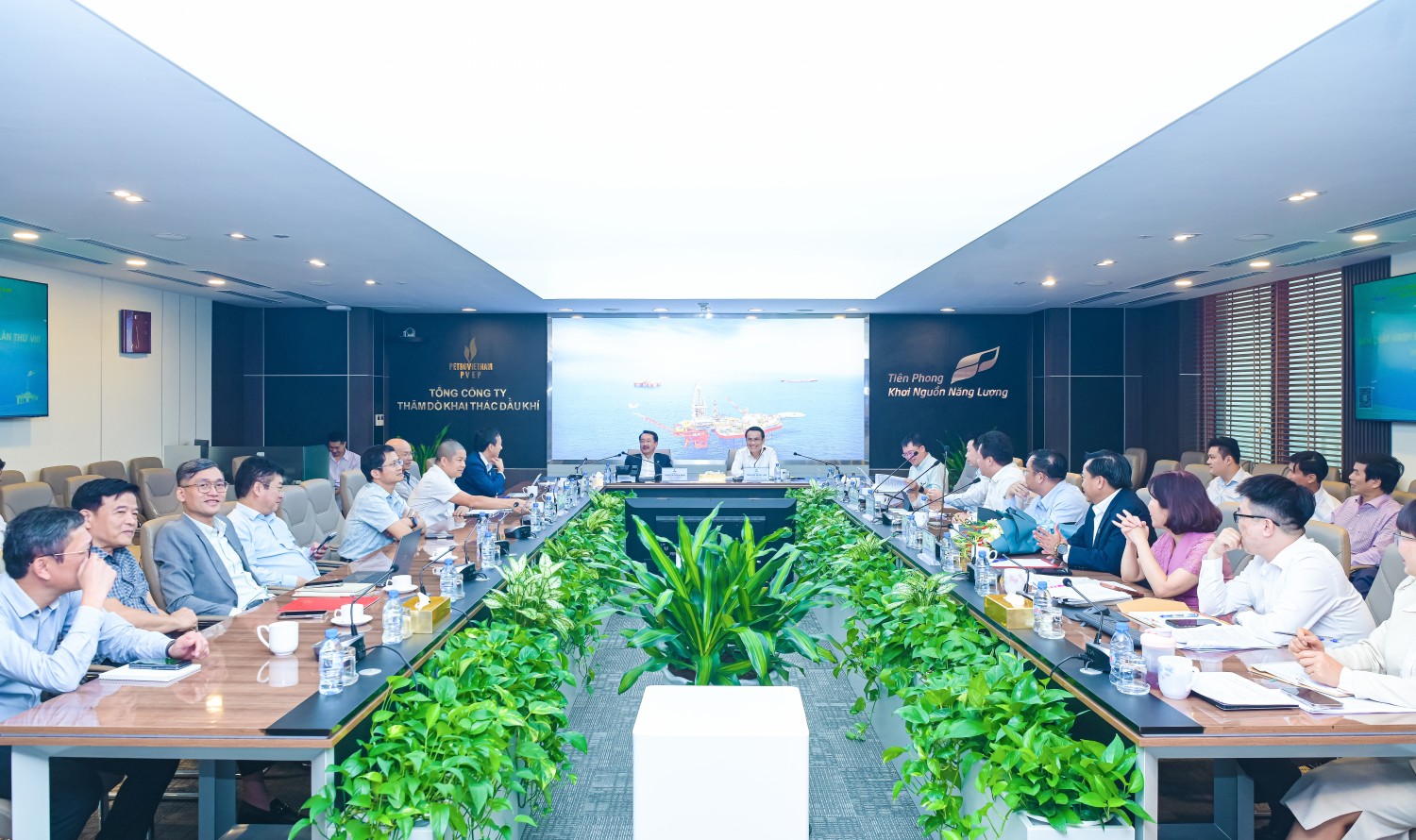 Toàn cảnh hội nghị.