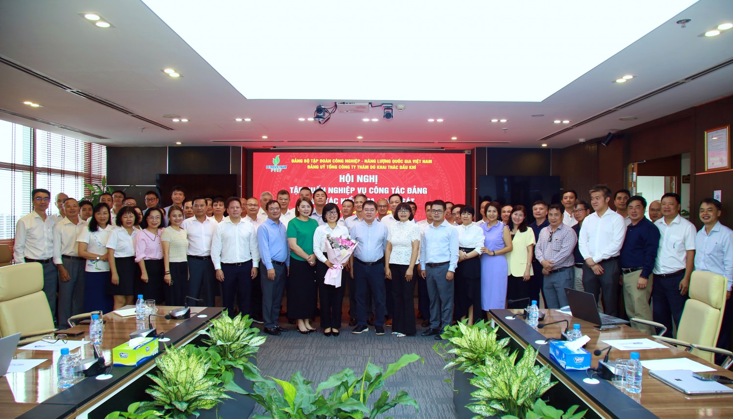 Các đại biểu tham dự Hội nghị.