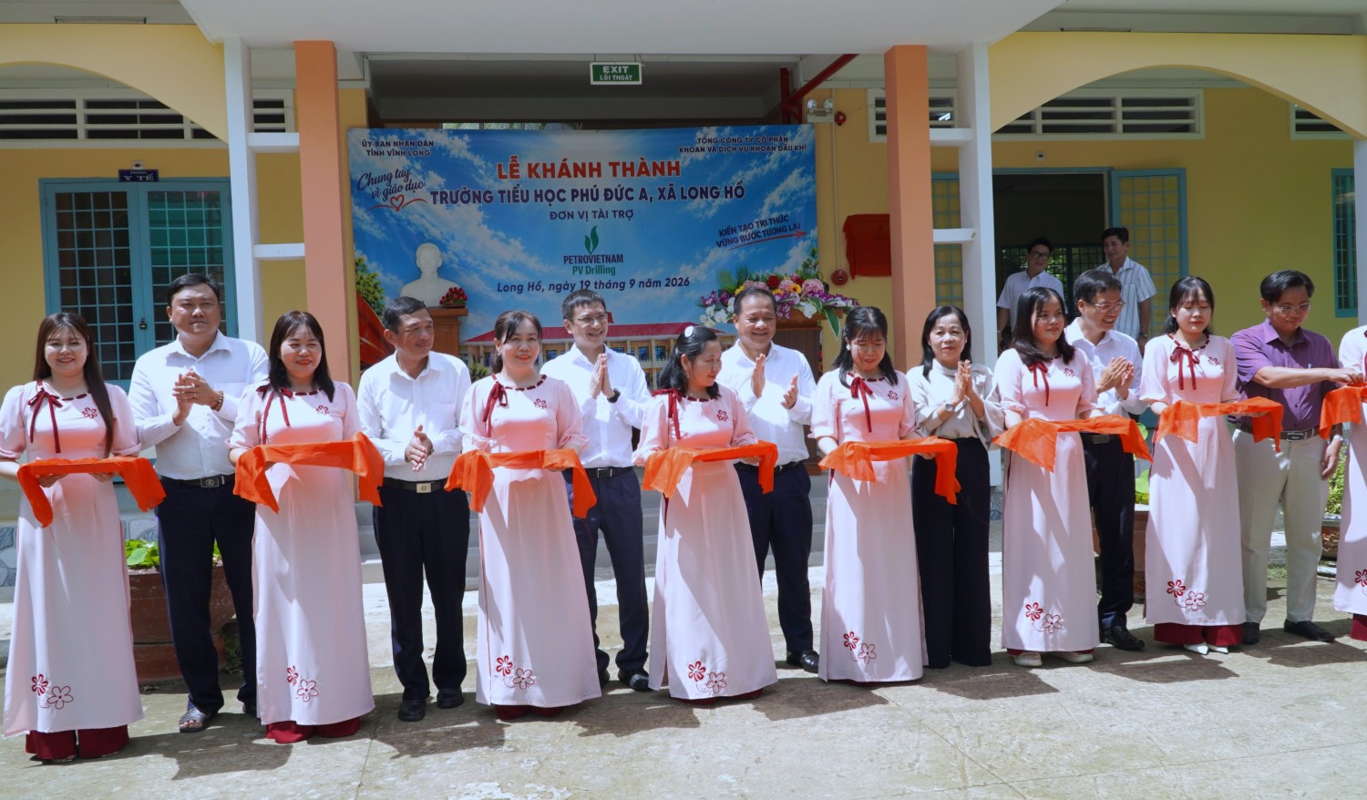 Nghi thức cắt băng khánh thành hai phân khu mới của Trường Tiểu học Phú Đức A sáng ngày 19/9/2026.