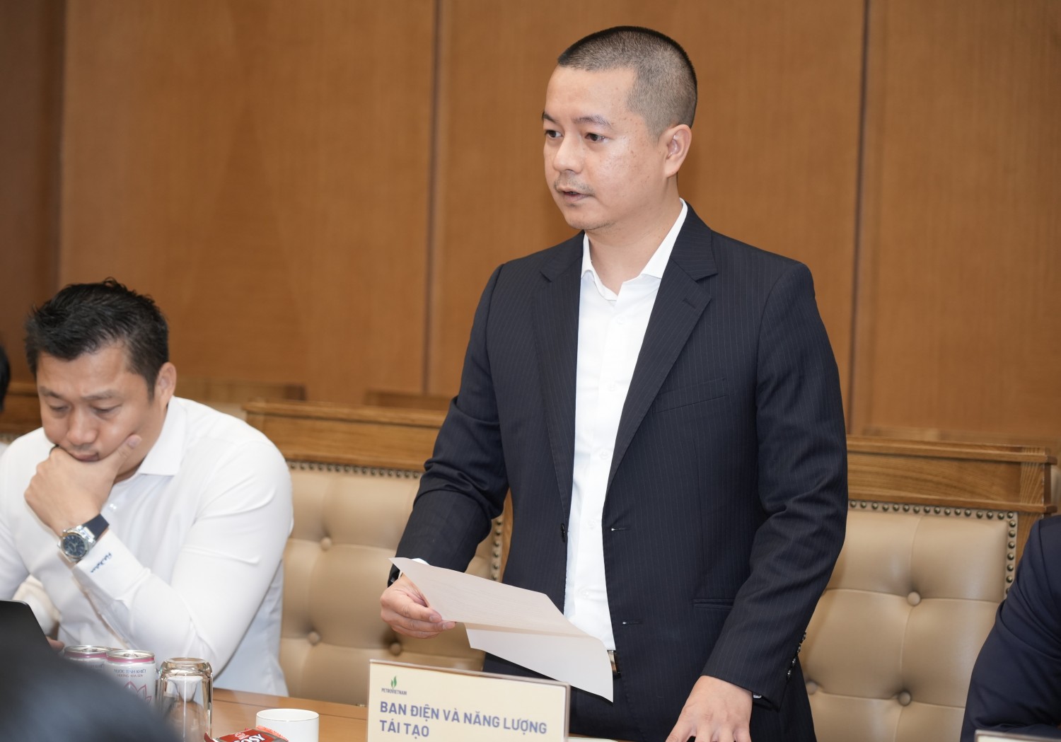 Phó Trưởng ban phụ trách Ban Điện và Năng lượng tái tạo PETROVIETNAM Nghiêm Xuân Hoàng phát biểu tại buổi lễ.