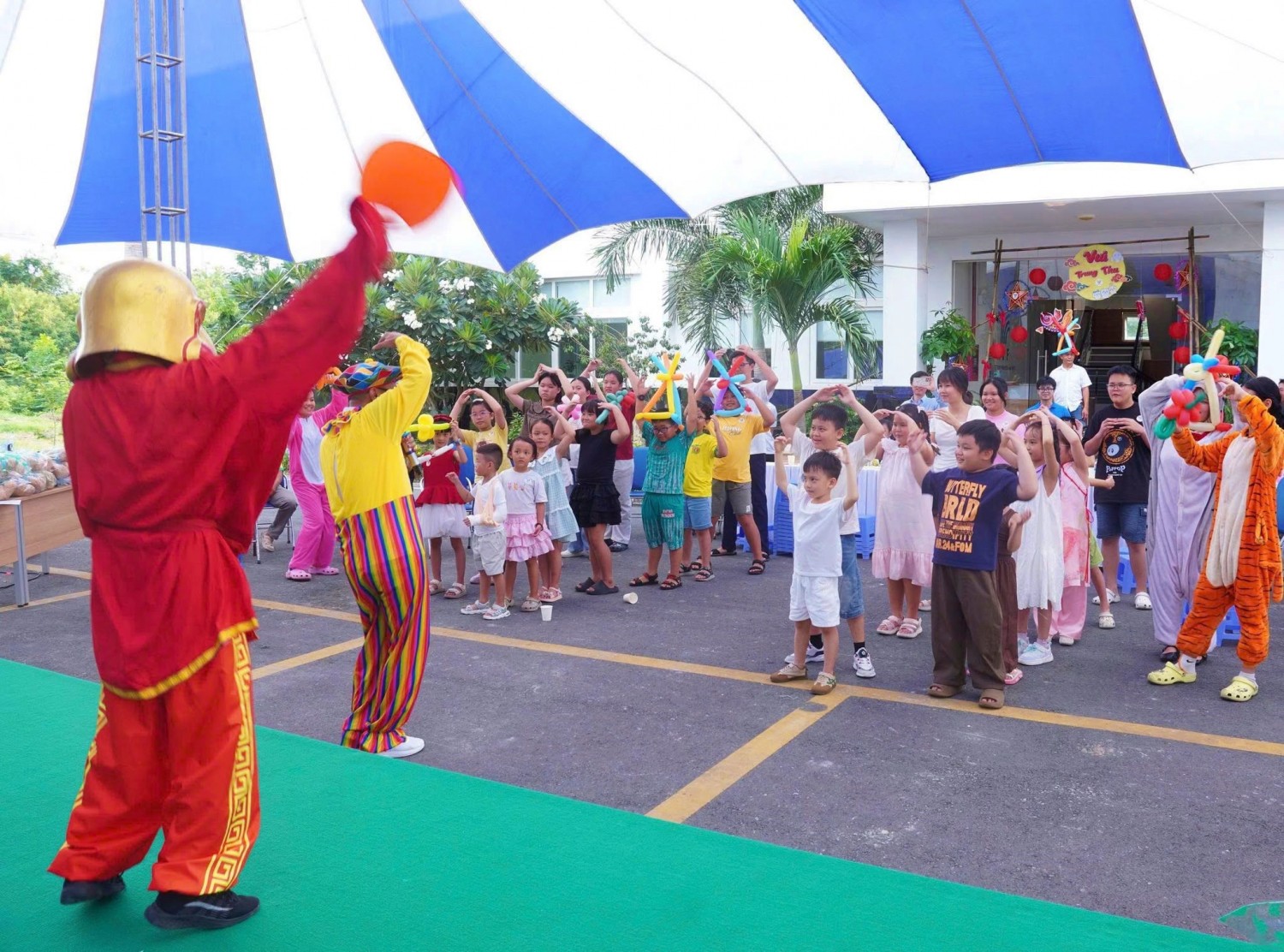 Con em CBCNV được tham gia sôi nổi các hoạt động do Công đoàn và Chi đoàn KVF phối hợp tổ chức.